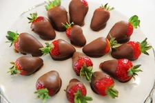 Çilekli Çikolata Tarifi ve Malzemeleri