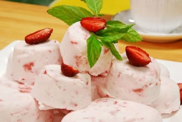 Çilekli Parfe Tarifi ve Malzemeleri