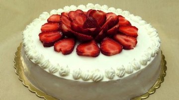 Çilekli Yaş Pasta Tarifi ve Malzemeleri