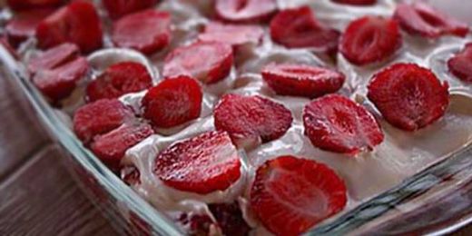 Çilekli Bisküvi Pastası Çilekli Bisküvi Pastası