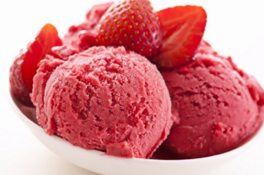 Çilekli Dondurma Tarifi ve Malzemeleri