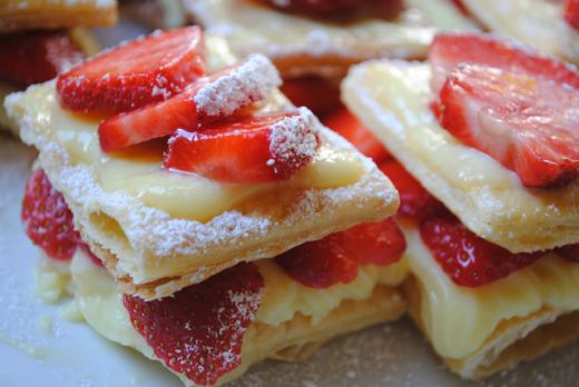 Çilekli Milföy Tarifi ve Malzemeleri