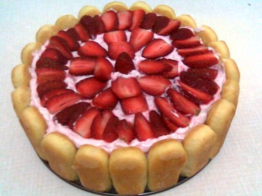 Kedi Dili Çilekli Pasta Tarifi ve Malzemeleri